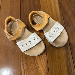 Cat & Jack Kids Sandals with White and Tan Straps
